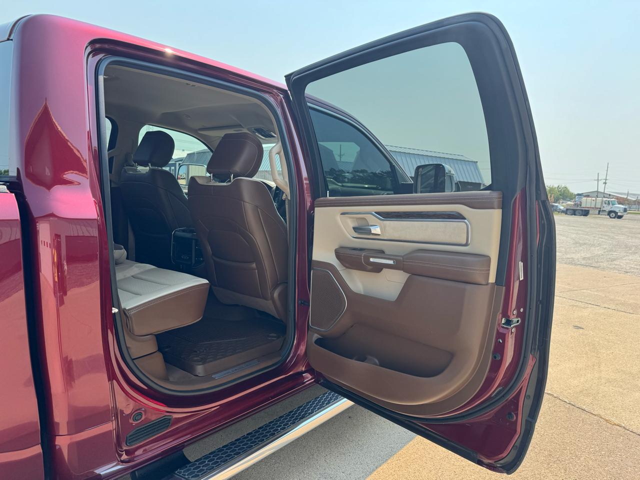 RAM 1500 Laramie 4x4 Crew Cab 5'7" Box 2020