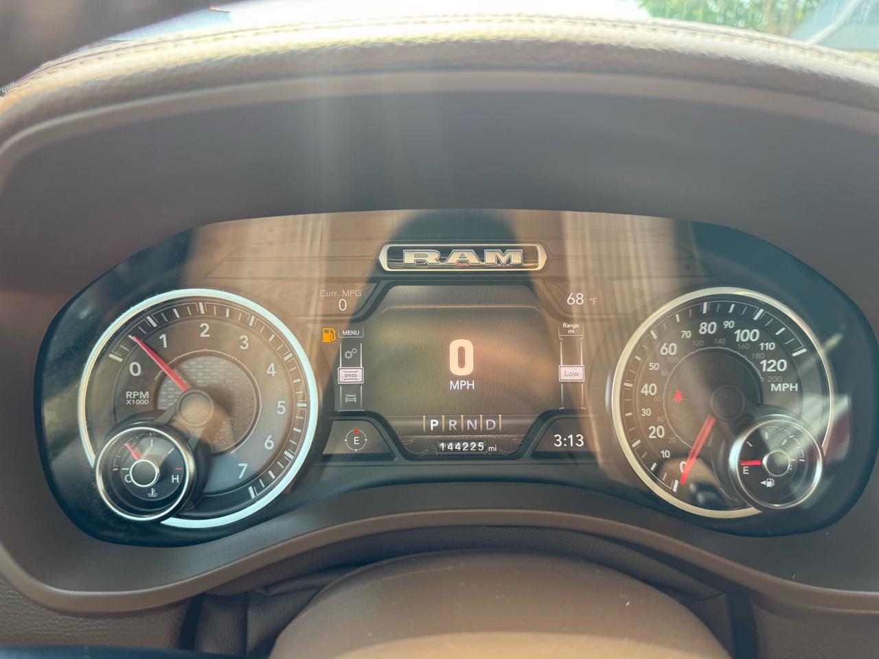 RAM 1500 Laramie 4x4 Crew Cab 5'7" Box 2020