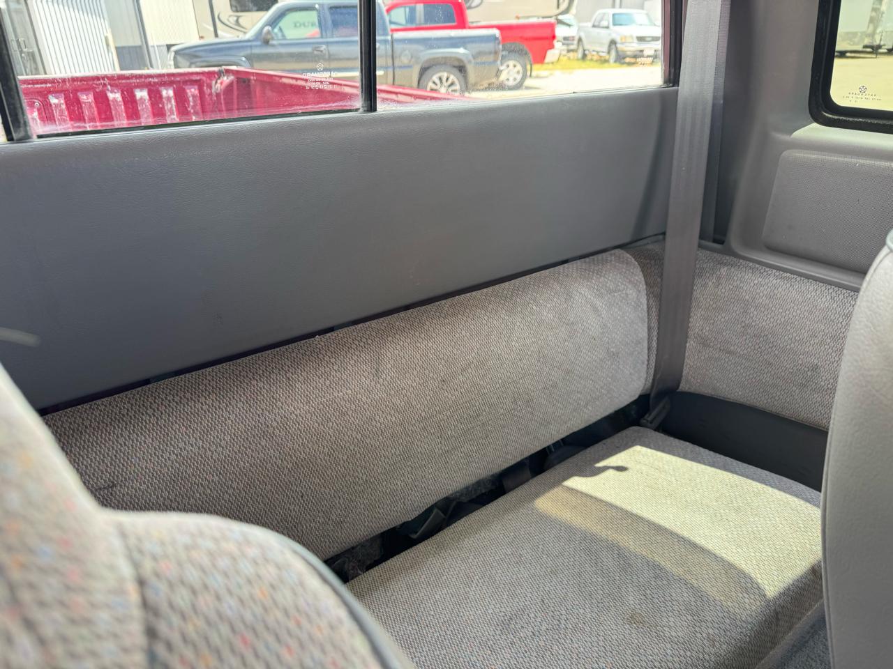 Dodge Dakota Club Cab 131" WB 4WD 1994