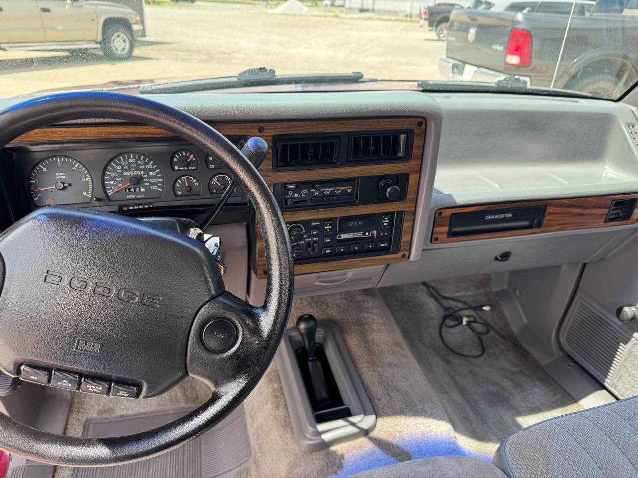 Dodge Dakota Club Cab 131" WB 4WD 1994