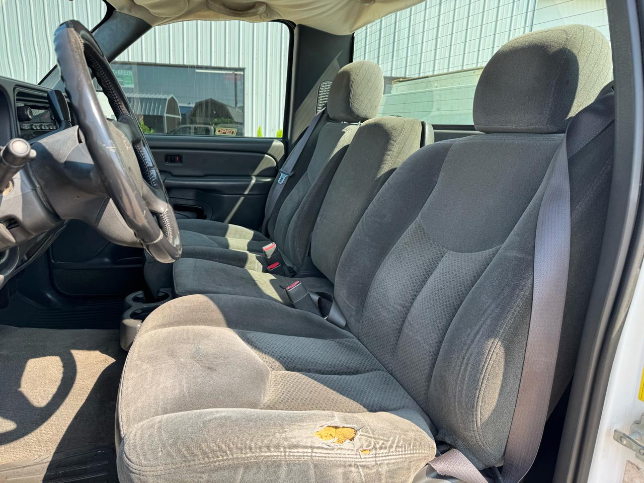 Chevrolet Silverado 2500HD Reg Cab 133" WB LS 2004
