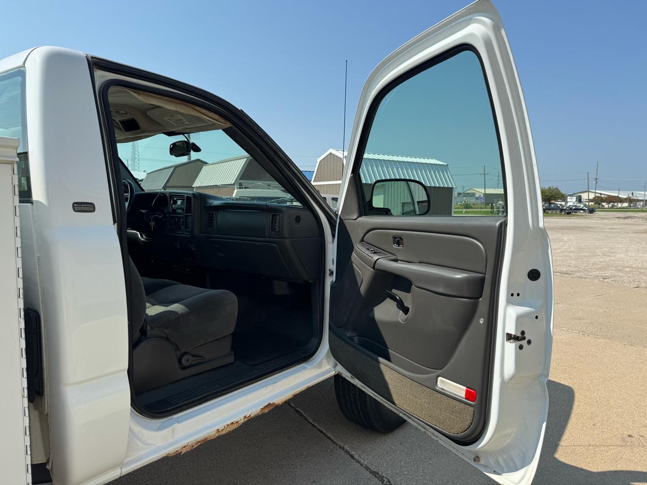 Chevrolet Silverado 2500HD Reg Cab 133" WB LS 2004