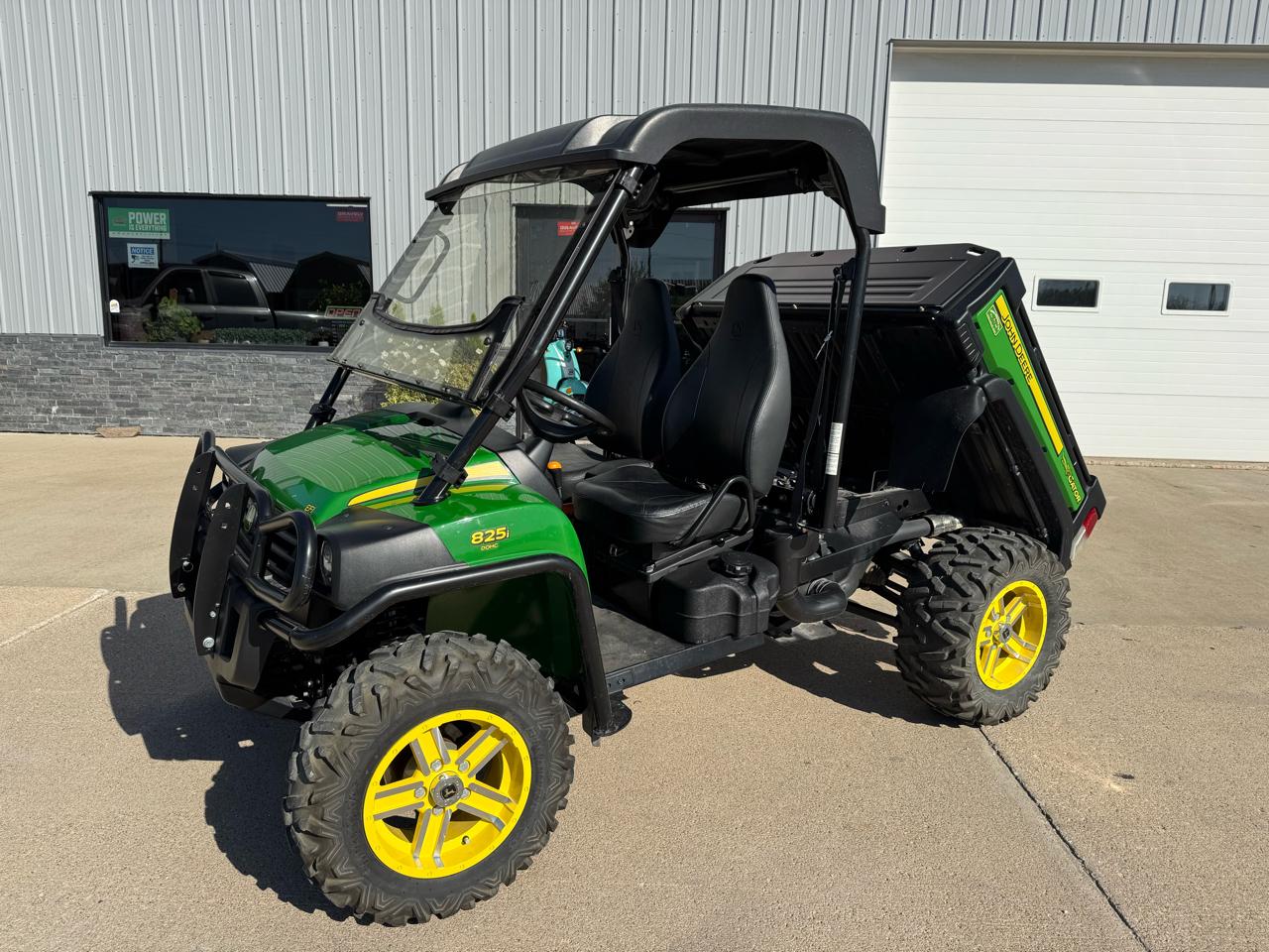John Deere Gator  2013