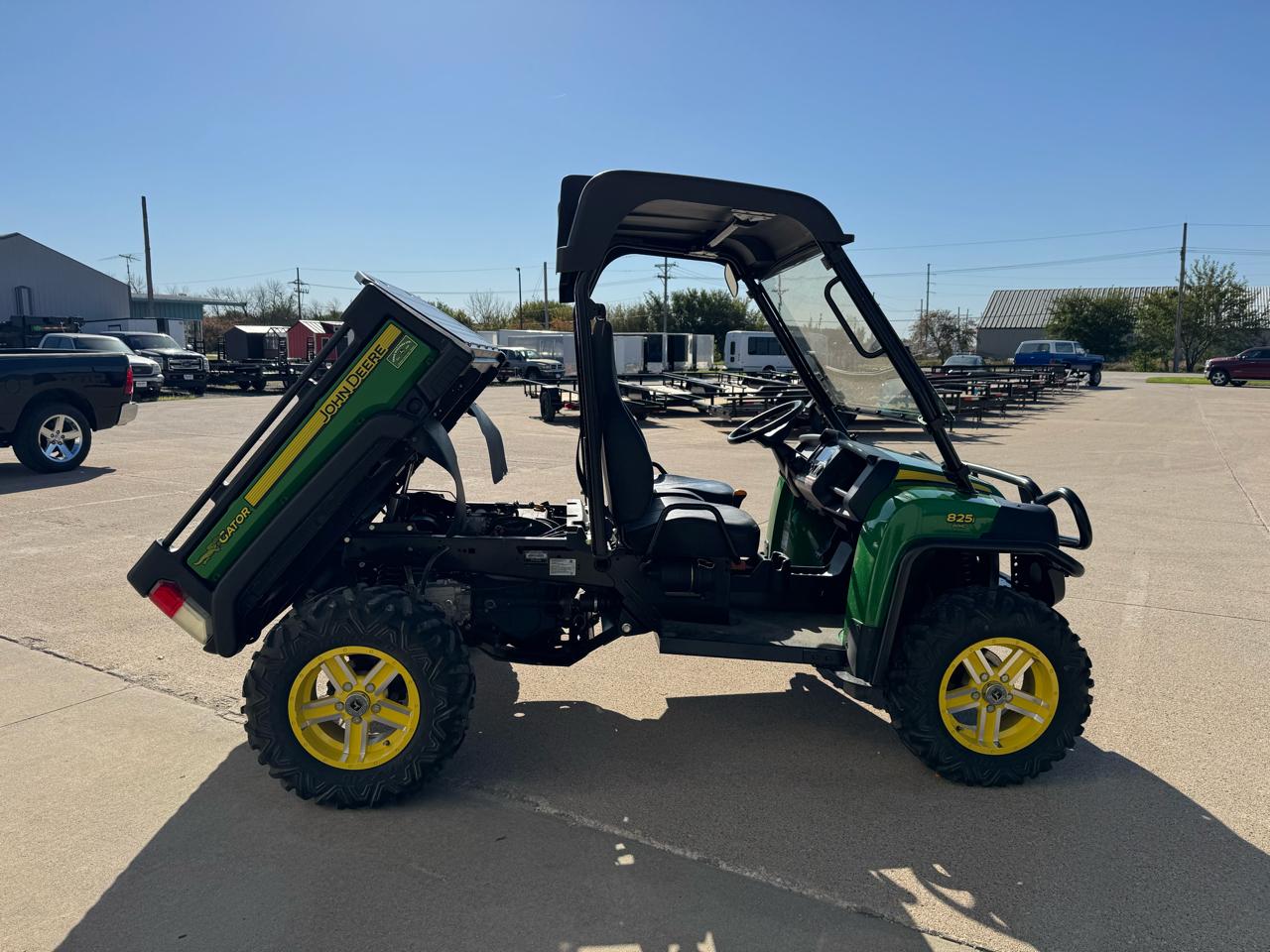 John Deere Gator  2013
