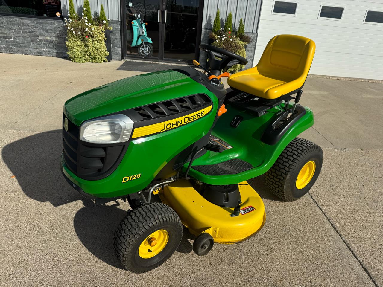 Grumman Olson Deere Mower D125 photo 3