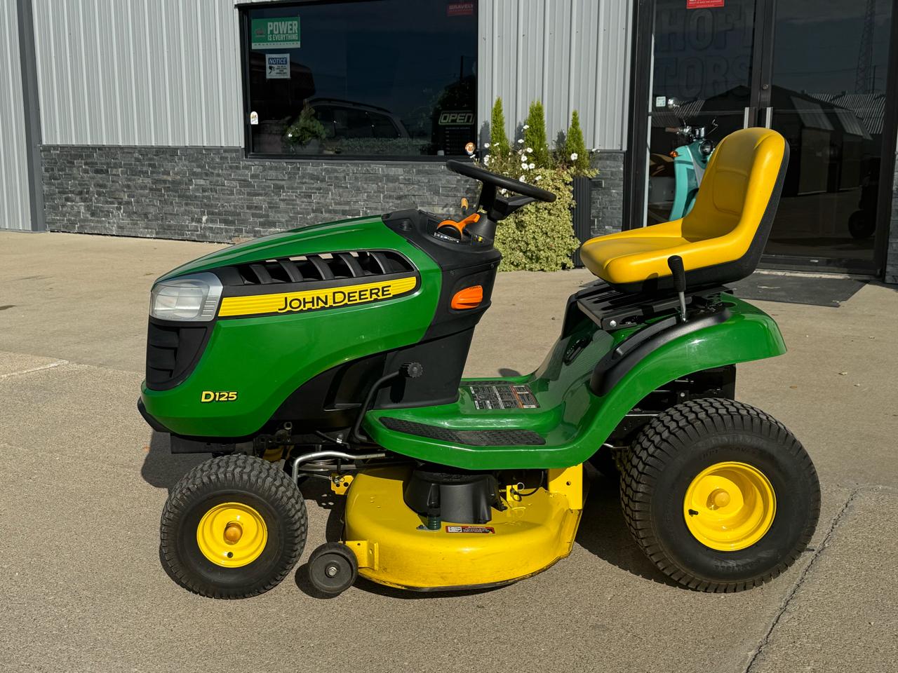 Grumman Olson Deere Mower D125 photo 4