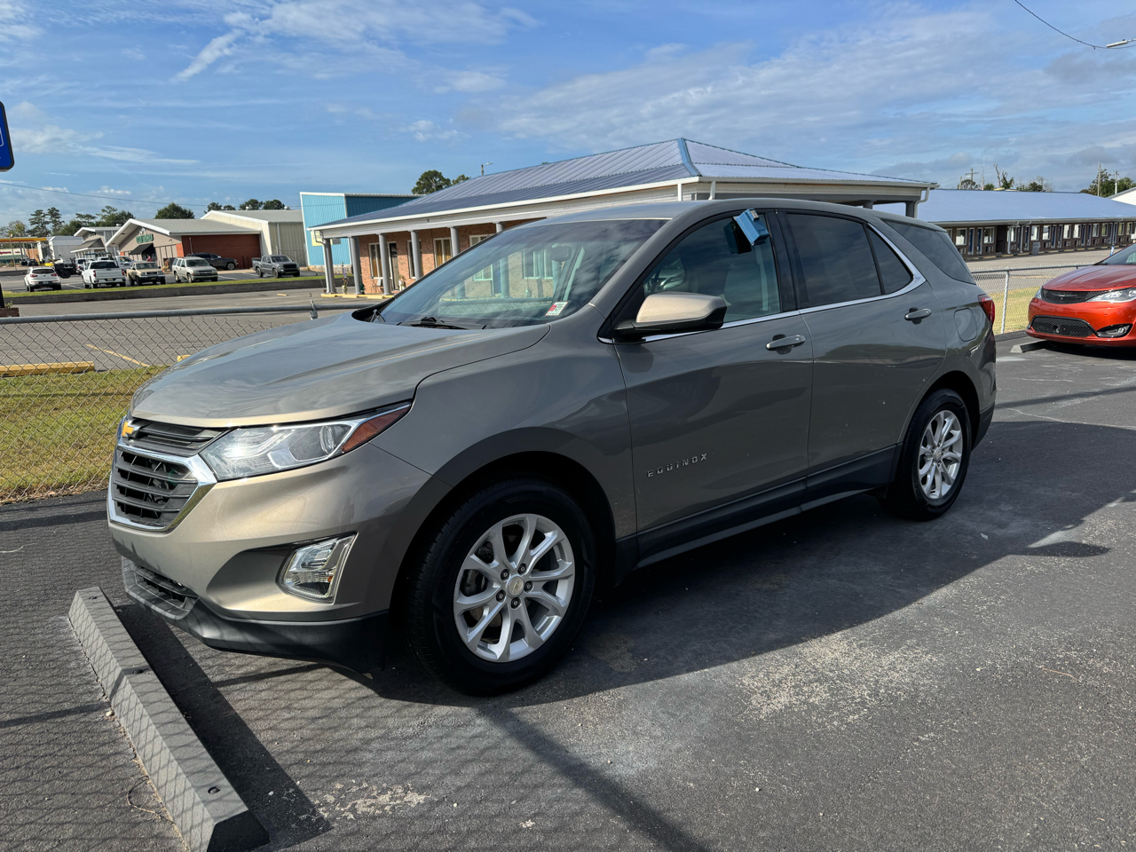 2018 Chevrolet Equinox LT photo 2