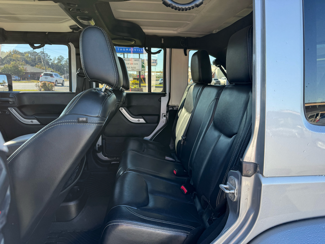 2013 Jeep Wrangler Unlimited Sahara photo 4