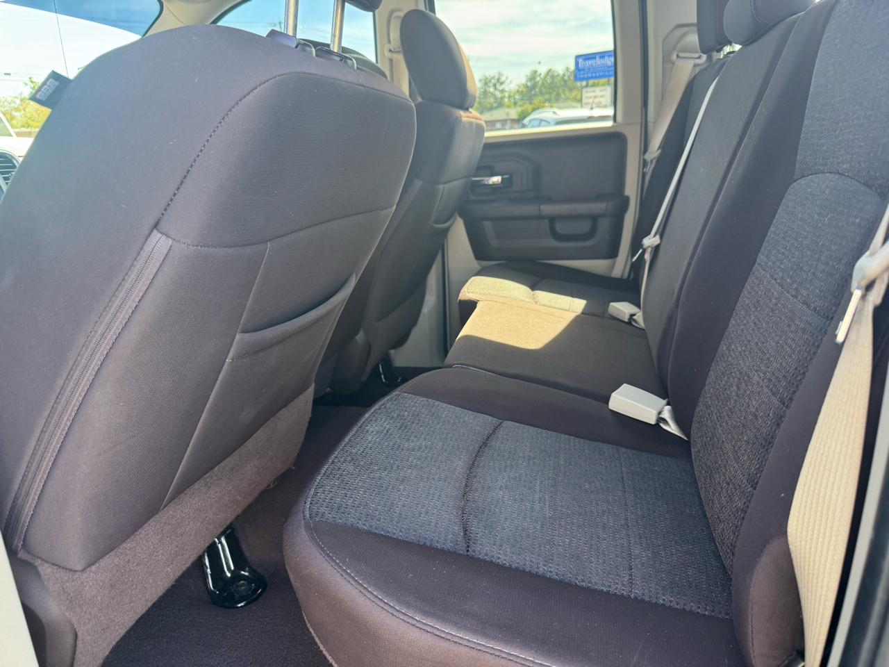 RAM 1500 SLT Quad Cab 4WD 2017 RAM 1500 SLT Quad Cab 4WD 2017