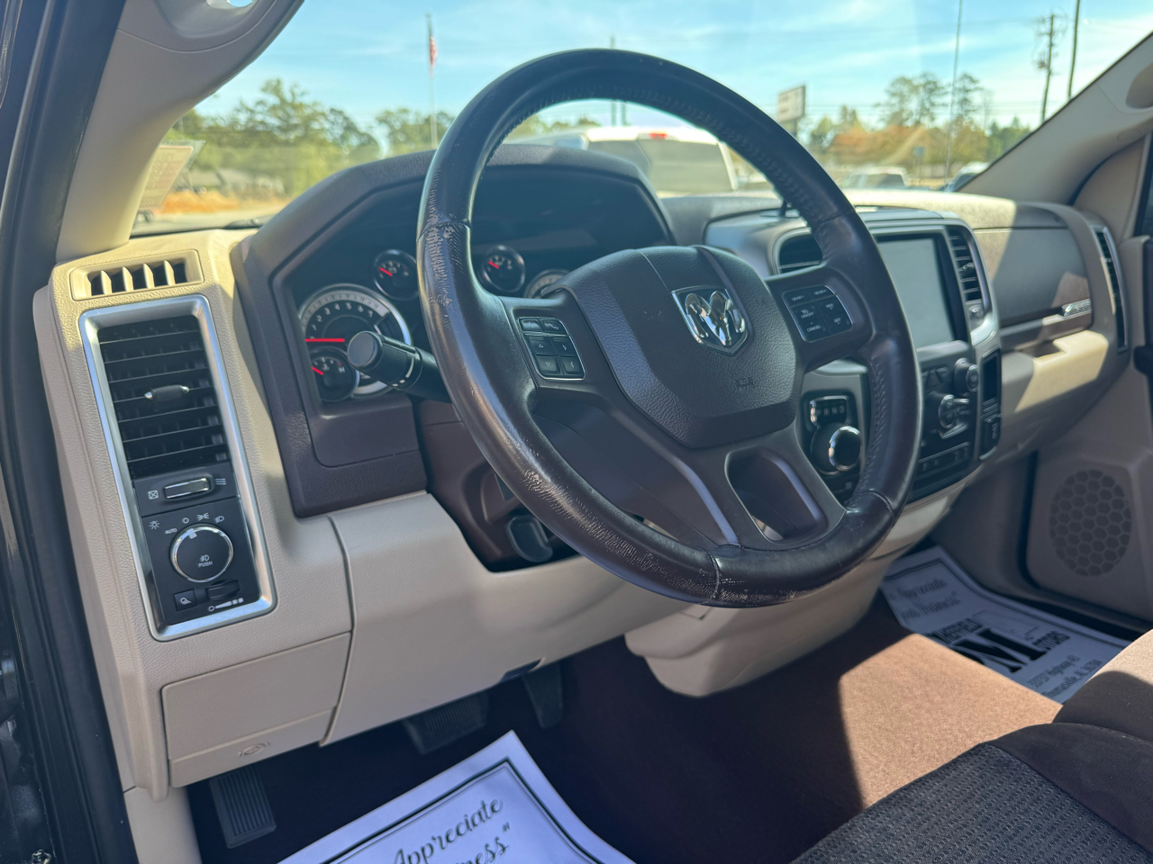 RAM 1500 SLT Quad Cab 4WD 2017 RAM 1500 SLT Quad Cab 4WD 2017