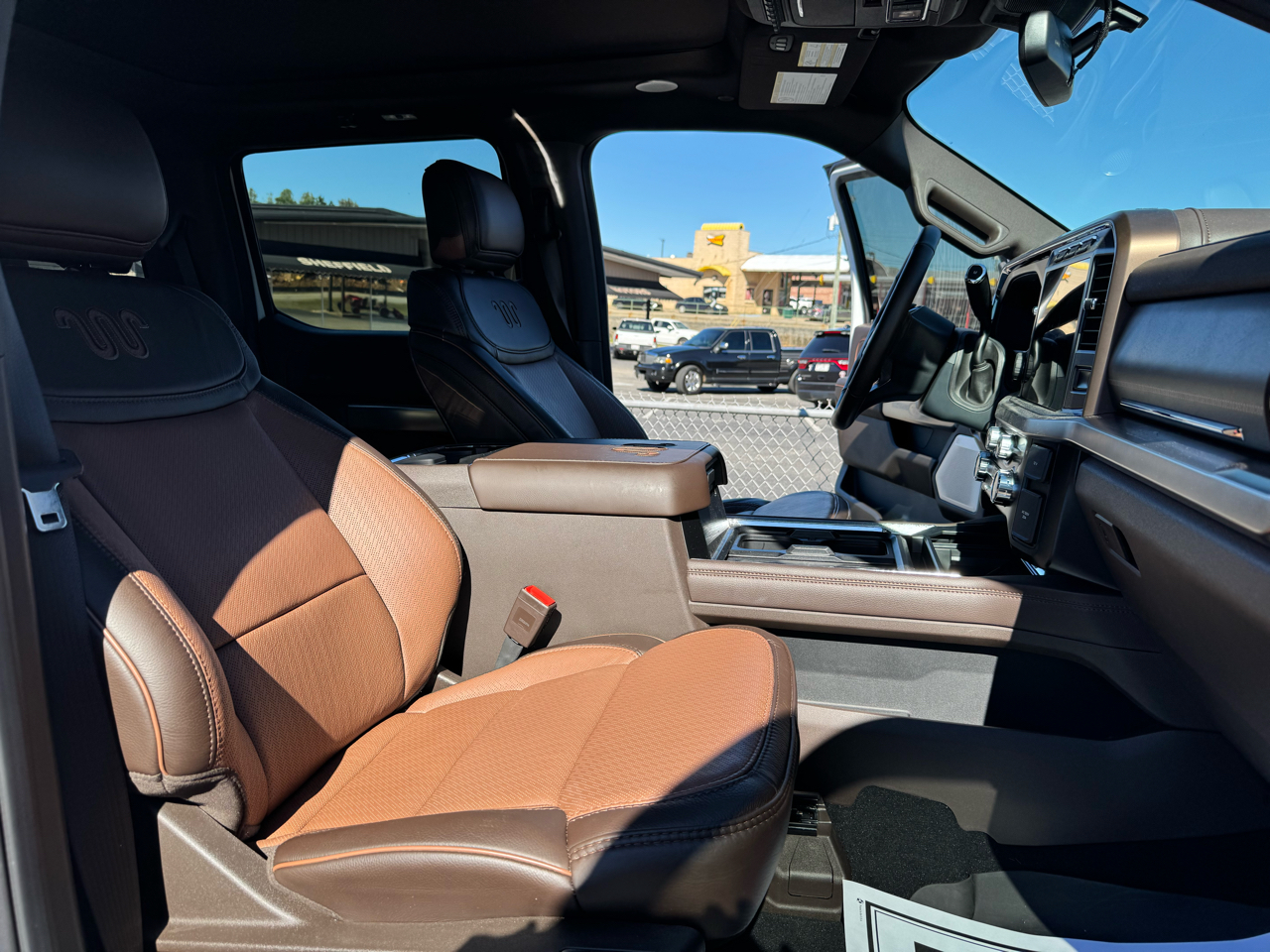 Ford F-250 SD Platinum Crew Cab 4WD 2024