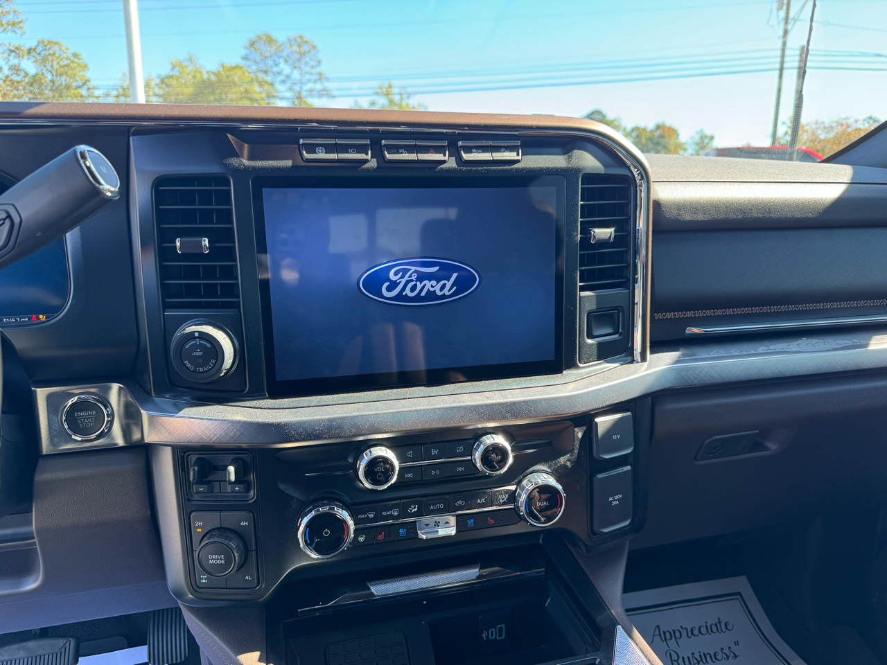 Ford F-250 SD Platinum Crew Cab 4WD 2024