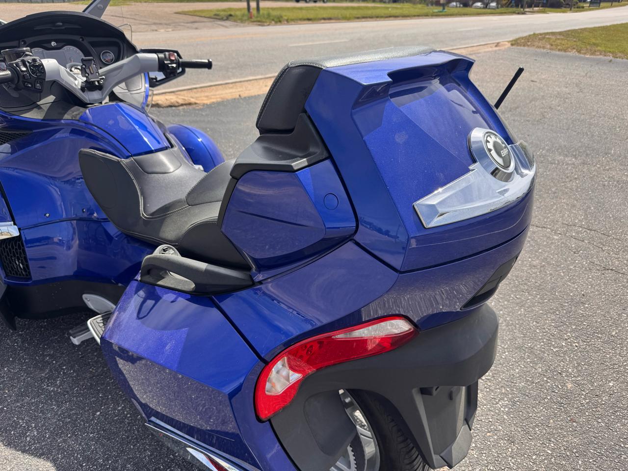 Can-Am Spyder RT  2012