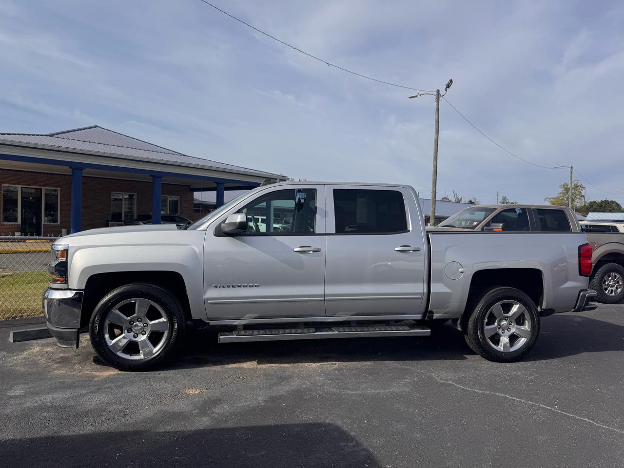 2017 Chevrolet Silverado 1500 LT Crew Cab 2WD