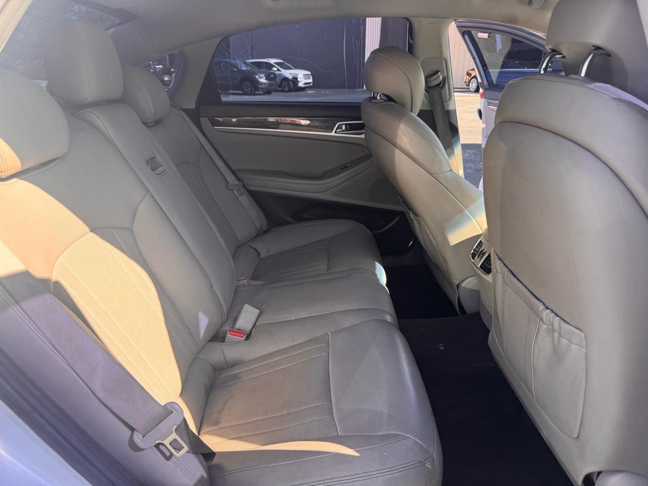 Hyundai Genesis 4dr Sdn V6 3.8L RWD 2015