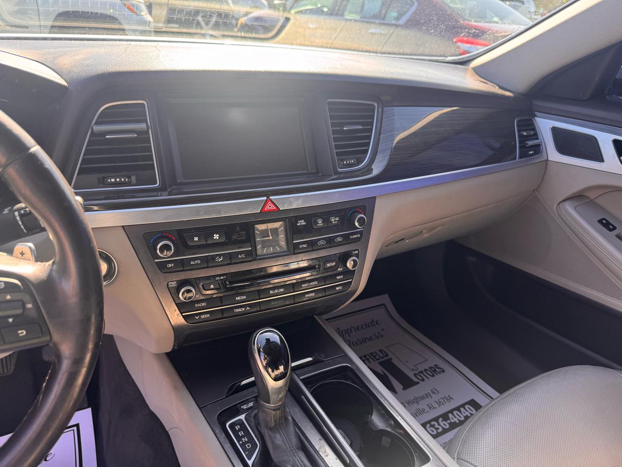 Hyundai Genesis 4dr Sdn V6 3.8L RWD 2015