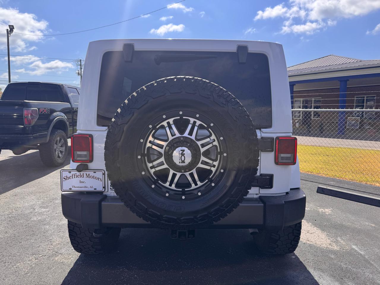 Jeep Wrangler 4WD 4dr Sahara 2015