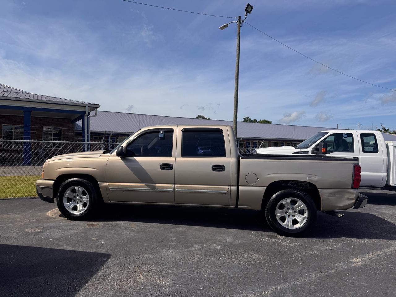 2006 Chevrolet Silverado 1500 Crew Cab 143.5" WB 2WD LS