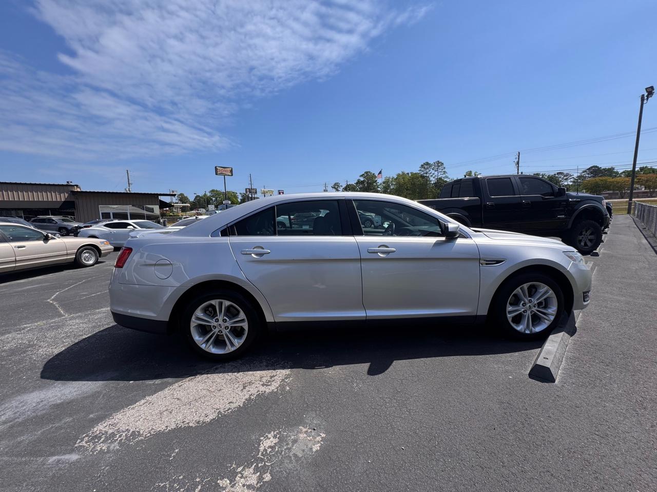 Ford Taurus 4dr Sdn SEL FWD 2014