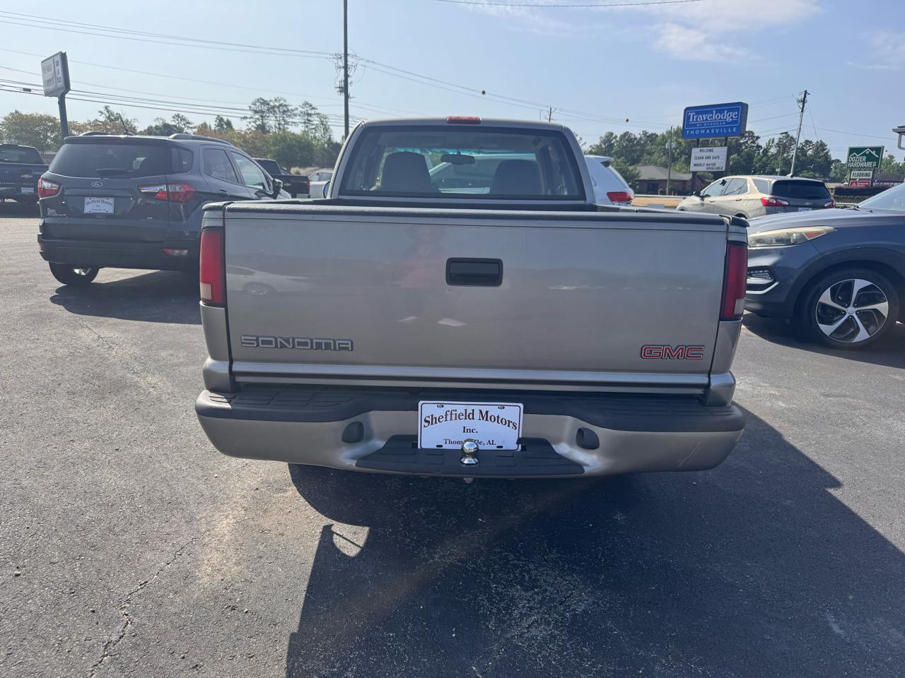 GMC Sonoma Ext Cab 123" WB SLS w/1SF Pkg 2000