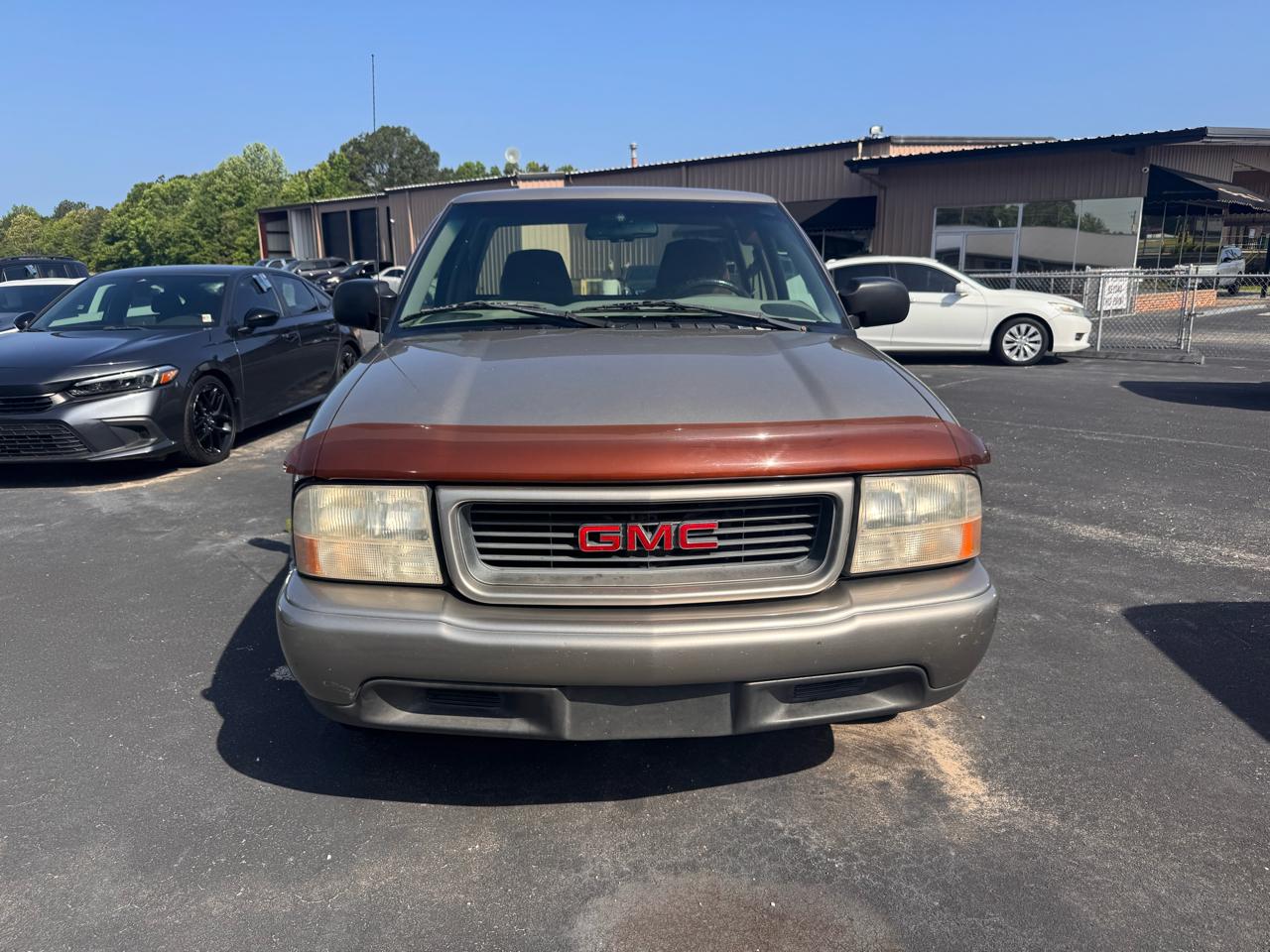 GMC Sonoma Ext Cab 123" WB SLS w/1SF Pkg 2000