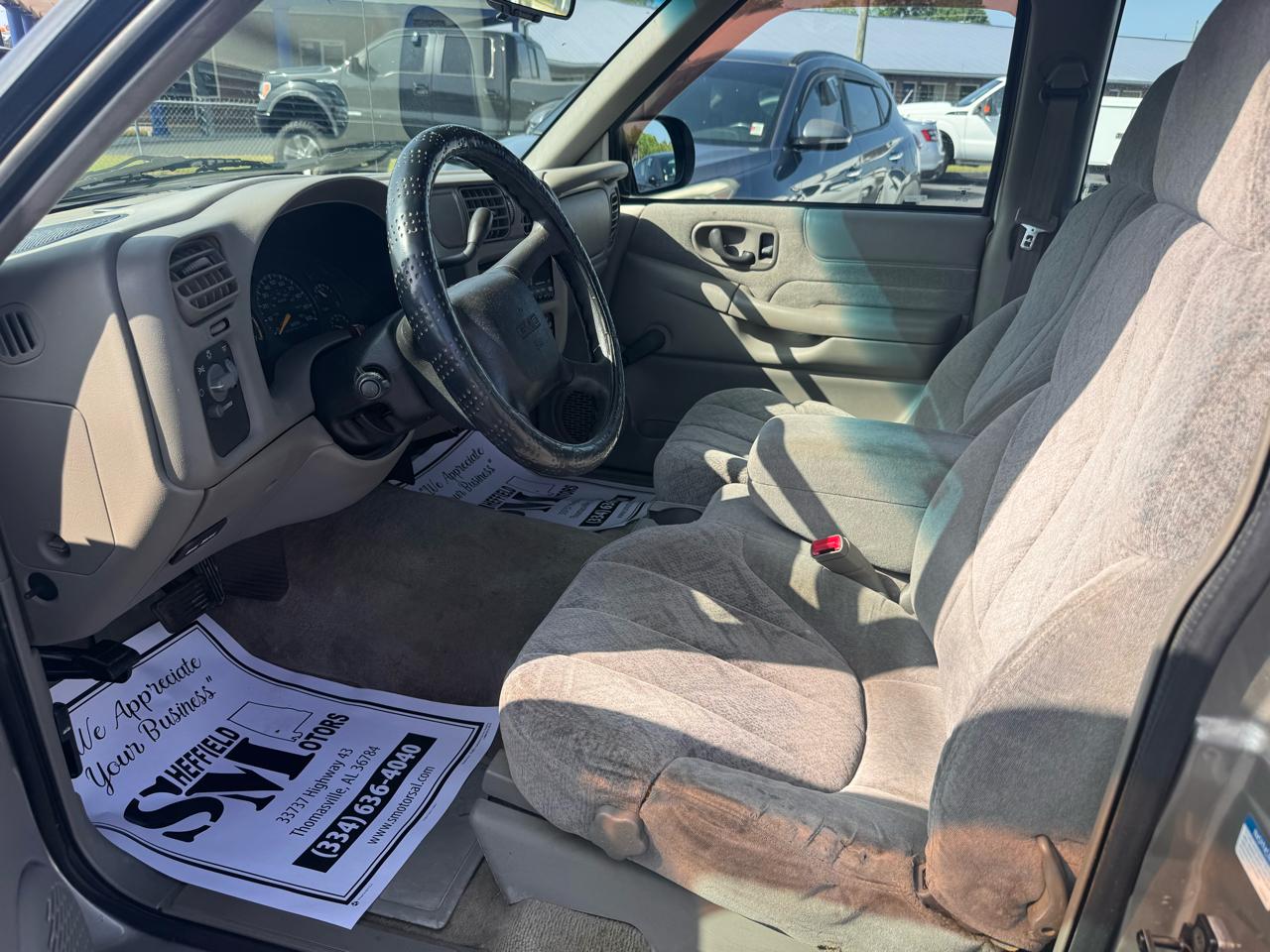 GMC Sonoma Ext Cab 123" WB SLS w/1SF Pkg 2000