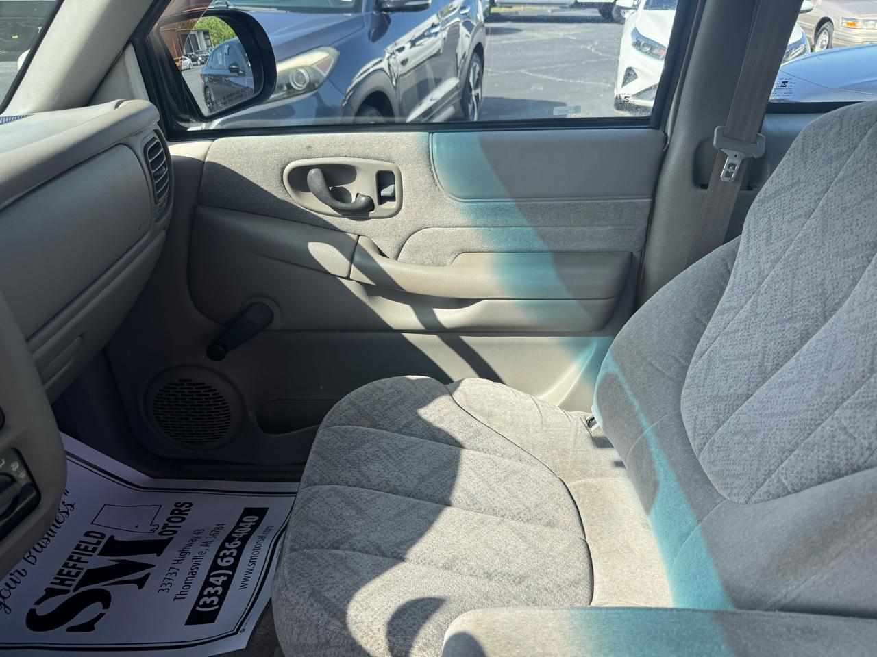 GMC Sonoma Ext Cab 123" WB SLS w/1SF Pkg 2000