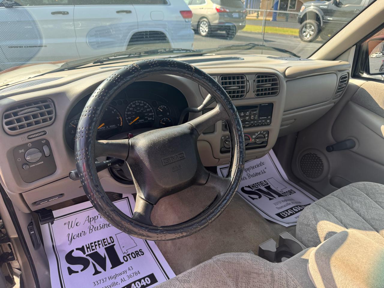 GMC Sonoma Ext Cab 123" WB SLS w/1SF Pkg 2000