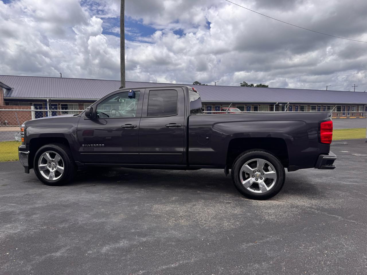 2015 Chevrolet Silverado 1500 2WD Double Cab 143.5" LT w/1LT