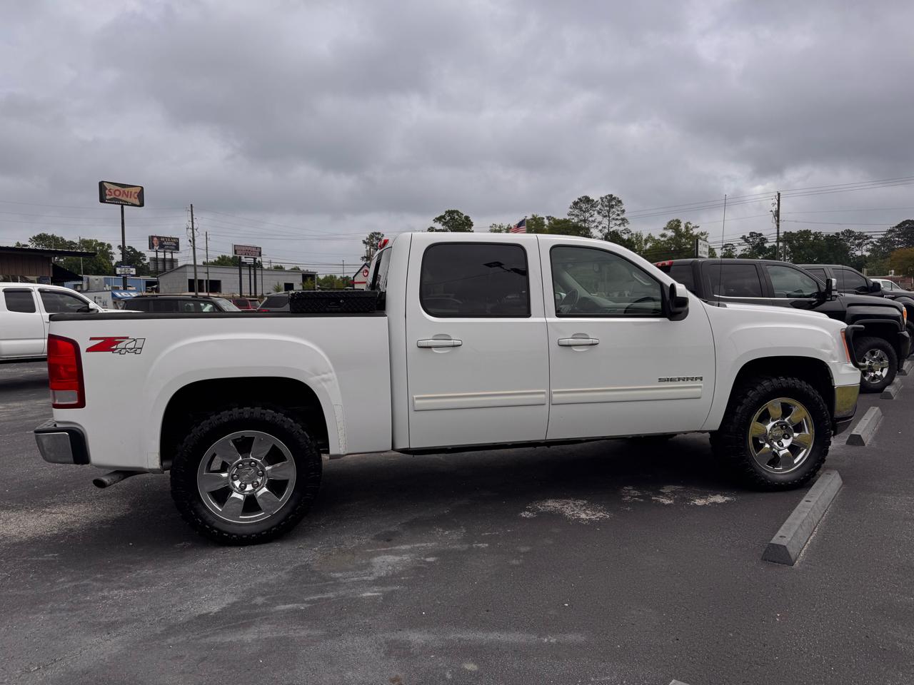 2011 GMC Sierra 1500 4WD Crew Cab 143.5" SLT