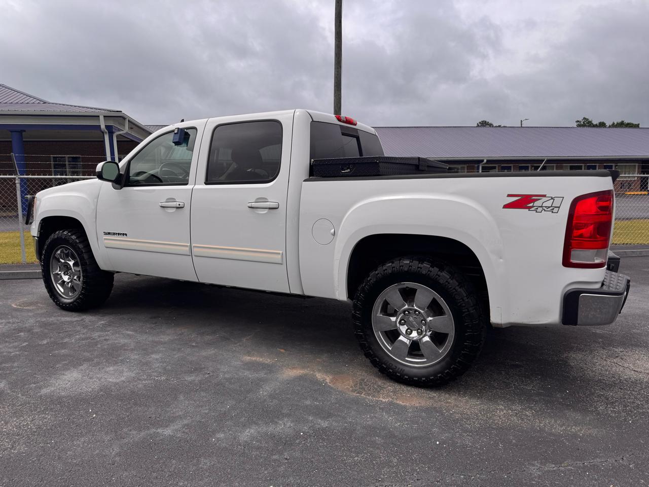 GMC Sierra 1500 4WD Crew Cab 143.5" SLT 2011
