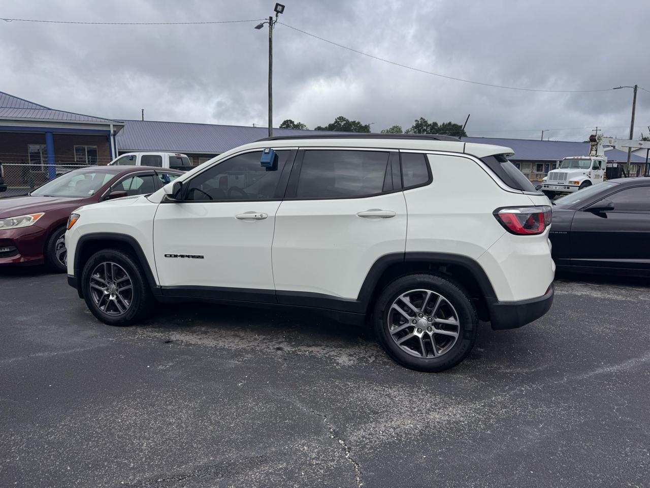 2020 Jeep Compass Latitude w/Sun/Wheel Pkg FWD *Ltd Avail*