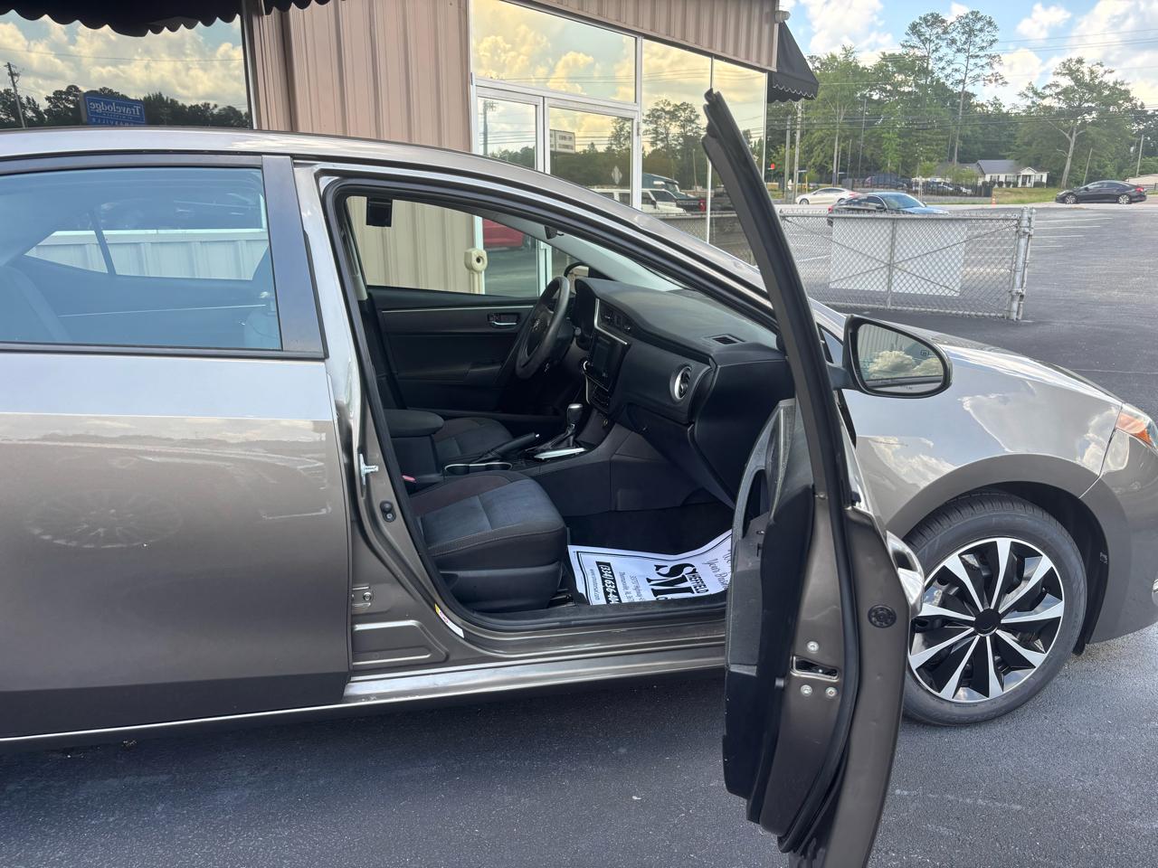 Toyota Corolla XLE CVT (Natl) 2018