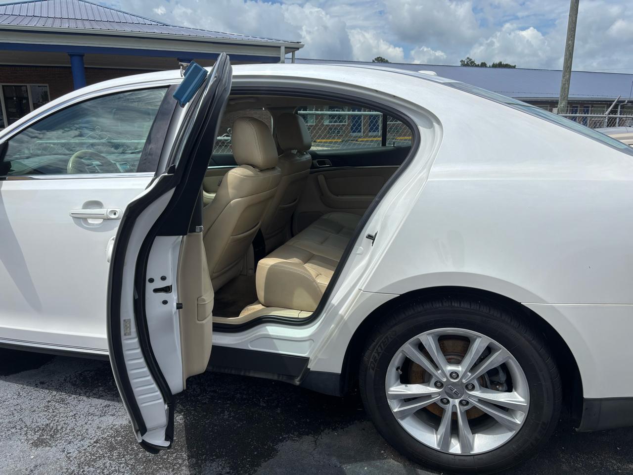 Lincoln MKS 4dr Sdn 3.7L FWD 2012