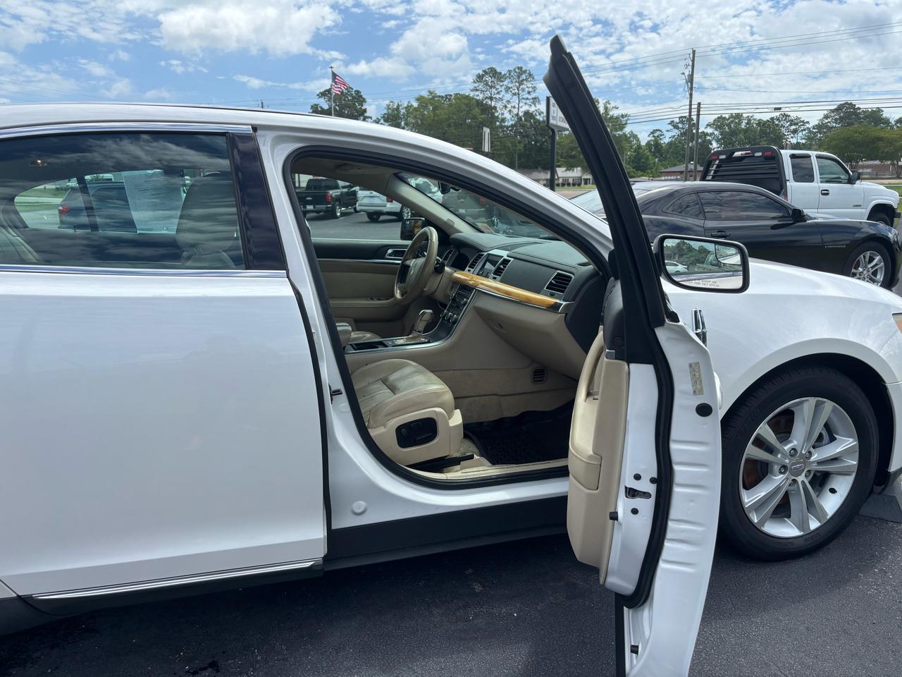 Lincoln MKS 4dr Sdn 3.7L FWD 2012