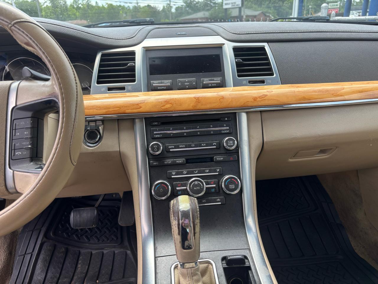Lincoln MKS 4dr Sdn 3.7L FWD 2012