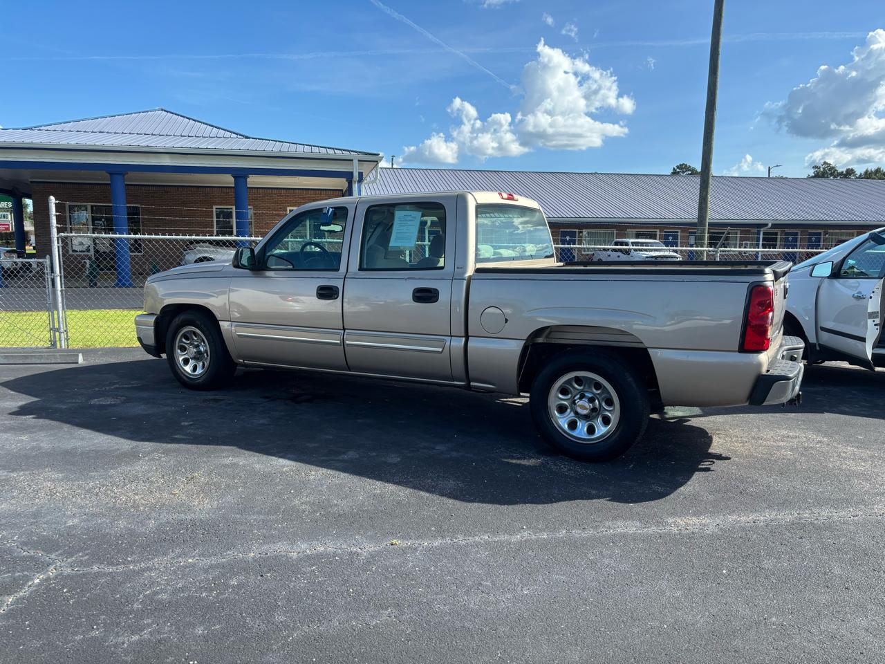 2006 Chevrolet Silverado 1500 Crew Cab 143.5" WB 2WD LS