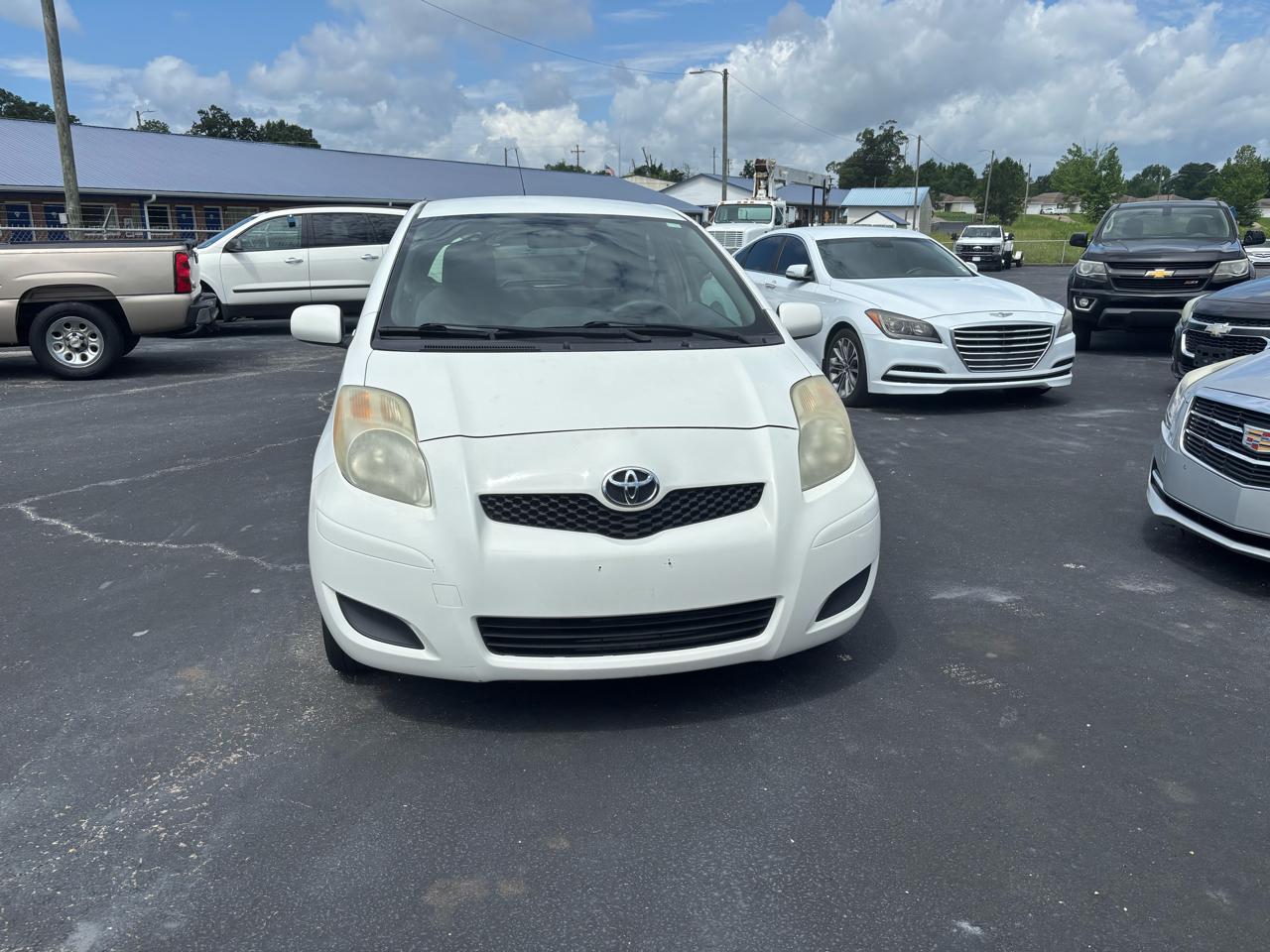 Toyota Yaris 3dr LB Man (Natl) 2010