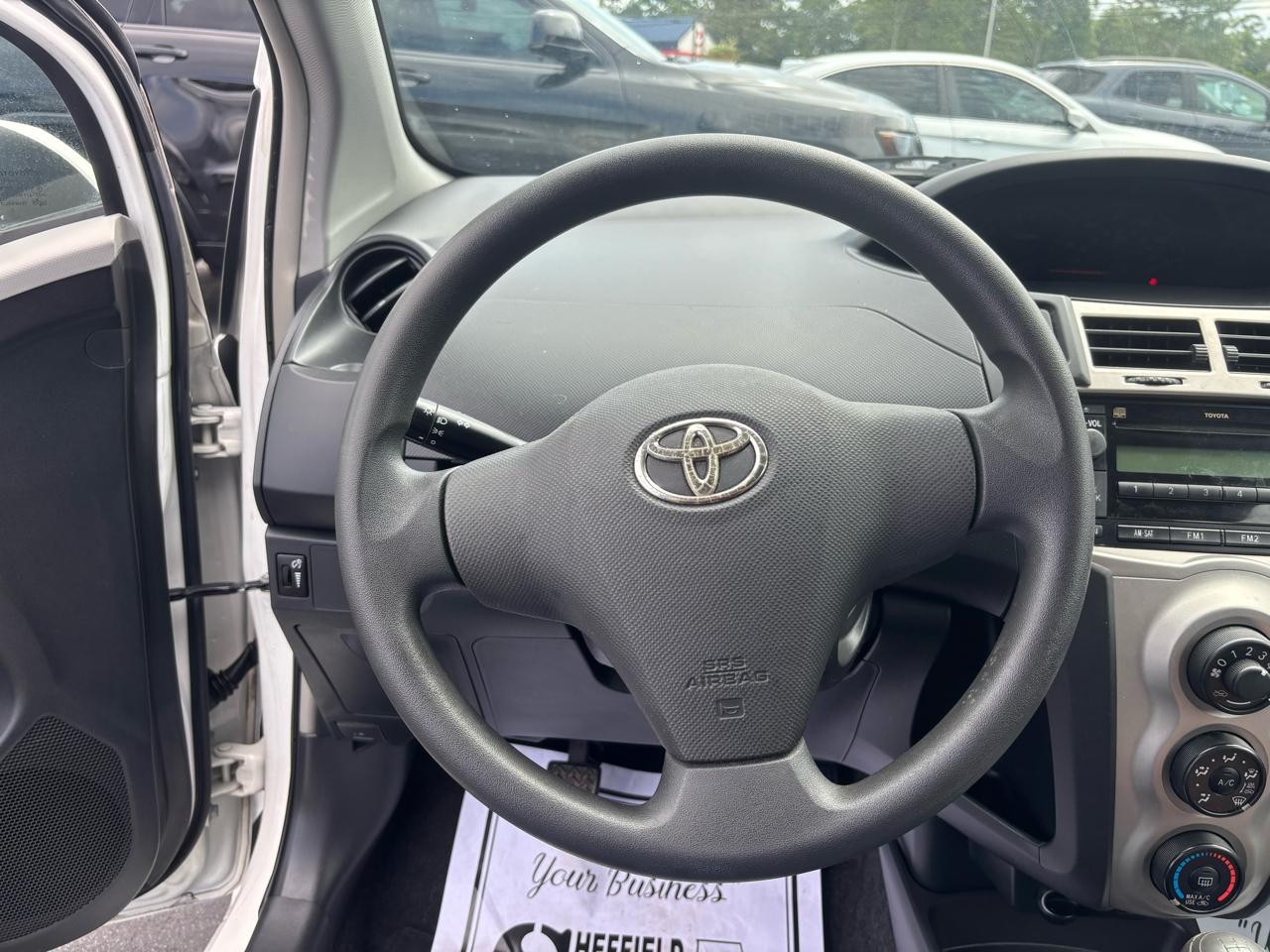 Toyota Yaris 3dr LB Man (Natl) 2010