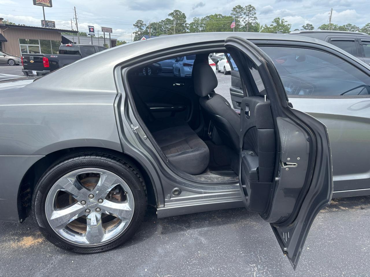 Dodge Charger 4dr Sdn RT RWD 2011
