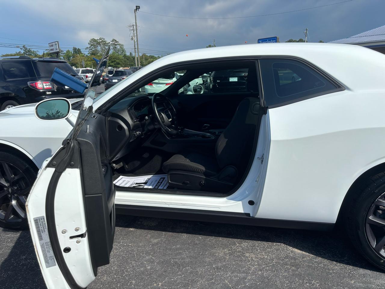 Dodge Challenger SXT RWD 2021
