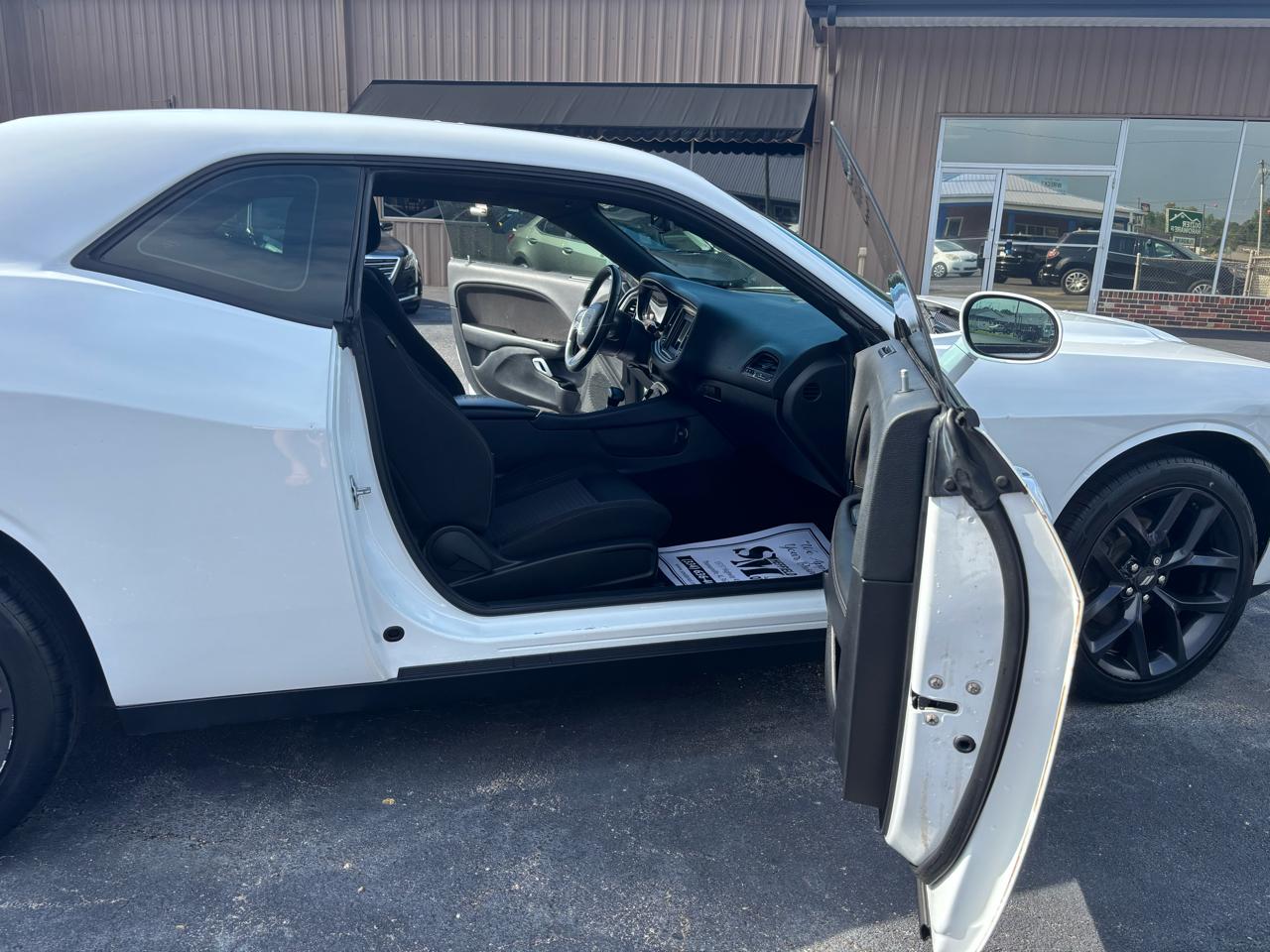 Dodge Challenger SXT RWD 2021