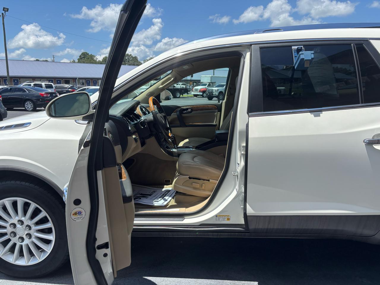 Buick Enclave FWD 4dr Leather 2012