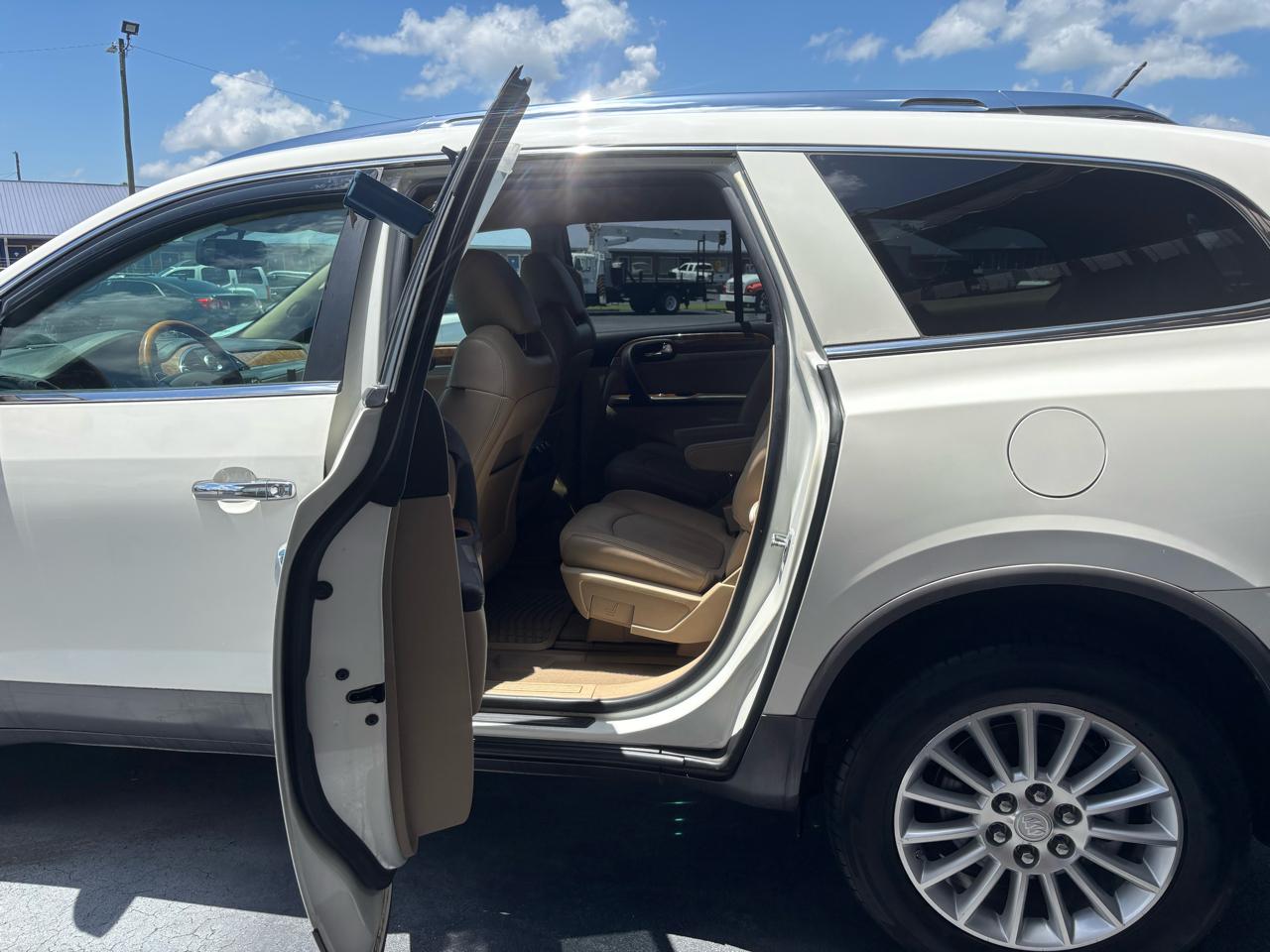 Buick Enclave FWD 4dr Leather 2012