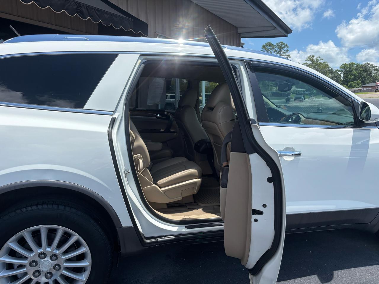 Buick Enclave FWD 4dr Leather 2012
