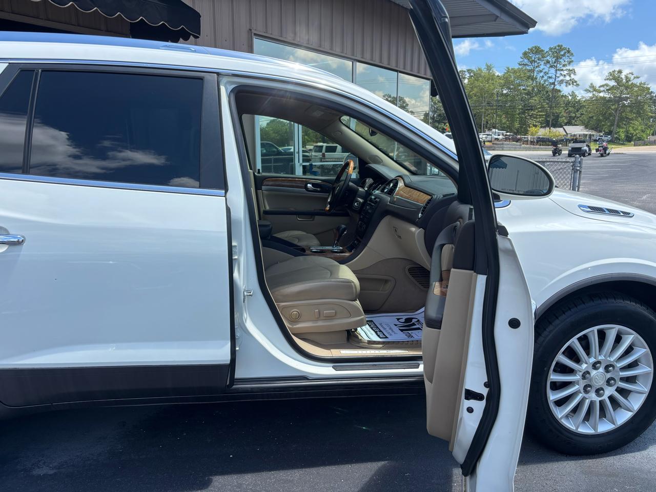 Buick Enclave FWD 4dr Leather 2012