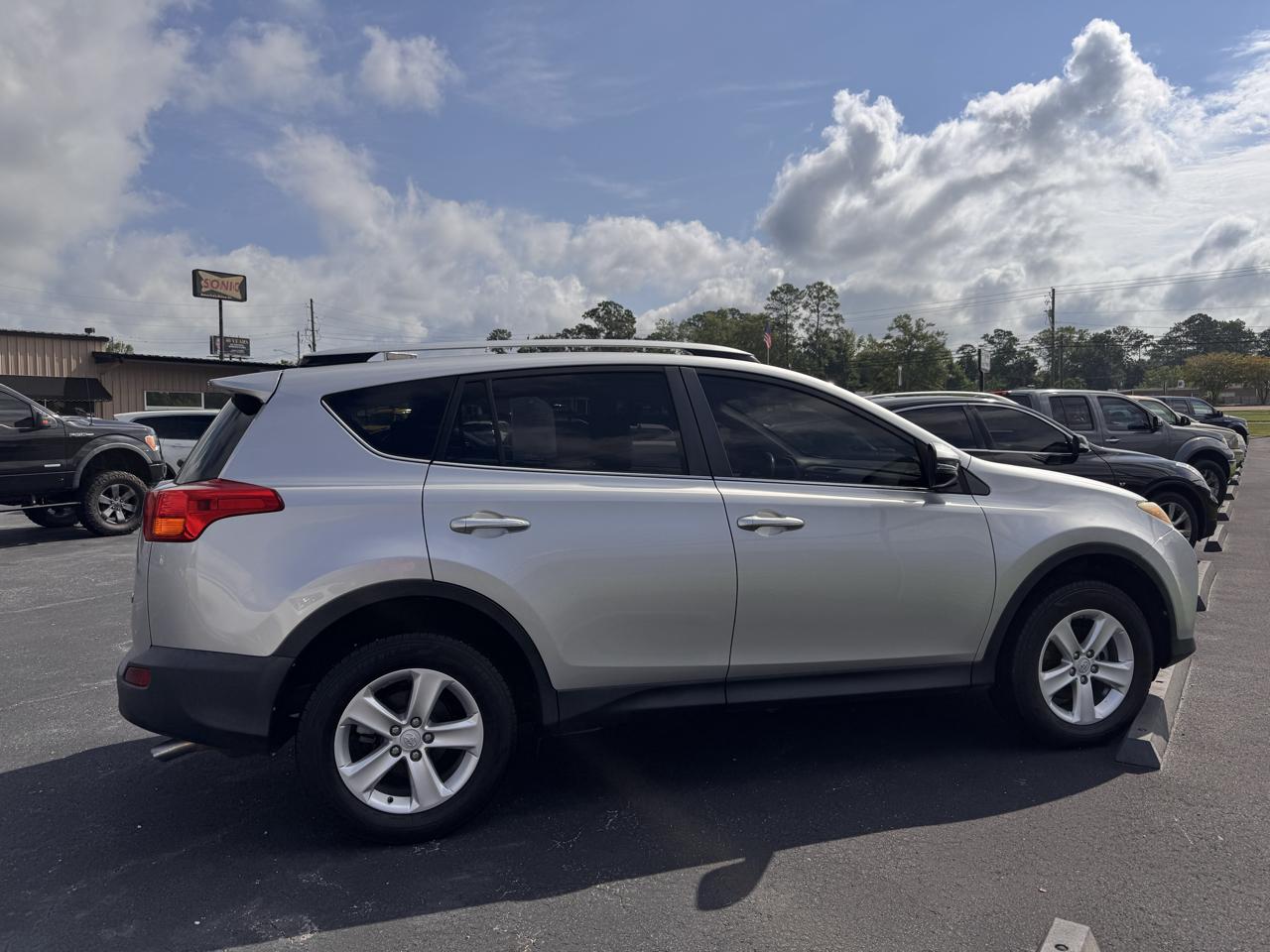 Toyota RAV4 FWD 4dr XLE (Natl) 2013