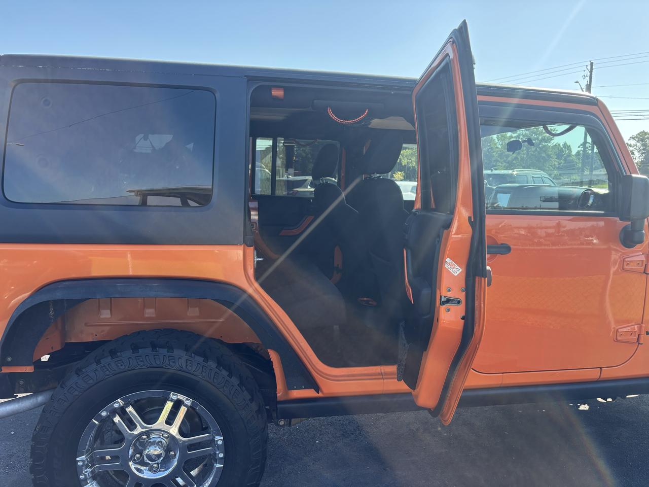 Jeep Wrangler Unlimited 4WD 4dr Sahara 2012