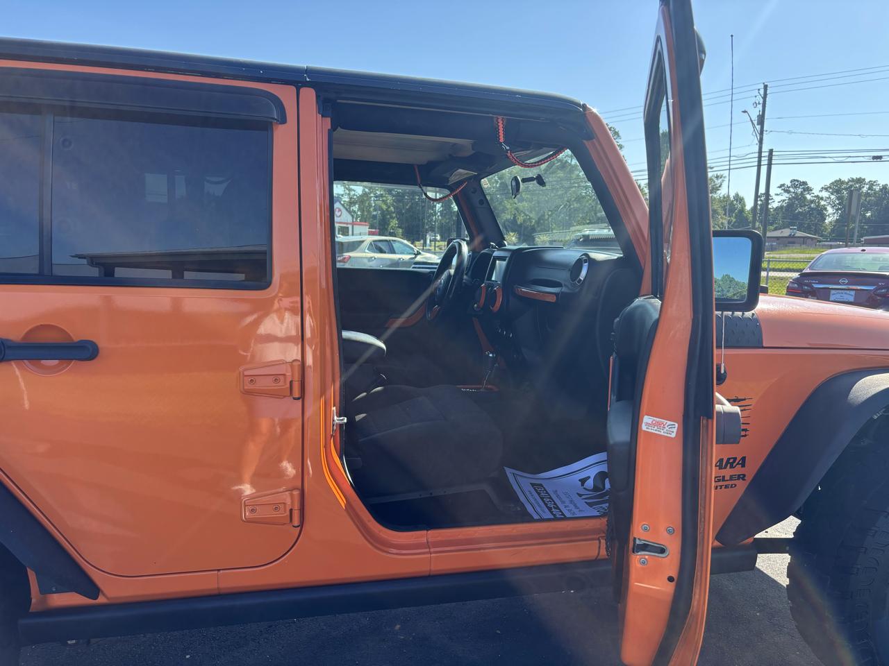 Jeep Wrangler Unlimited 4WD 4dr Sahara 2012