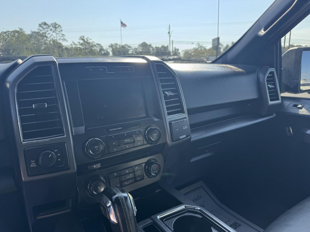 Ford F-150 XLT SuperCrew 4WD 2018